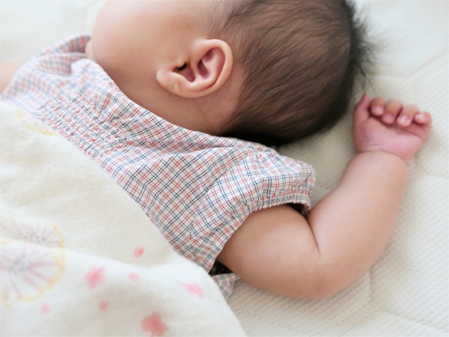 赤ちゃんの寝汗対策！寝ている時の汗が凄いときはどうしたらいい？ SUNNY